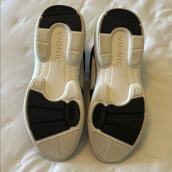 Vionic Women’s  Black and White Athletic Shoes - Picture 4 of 8